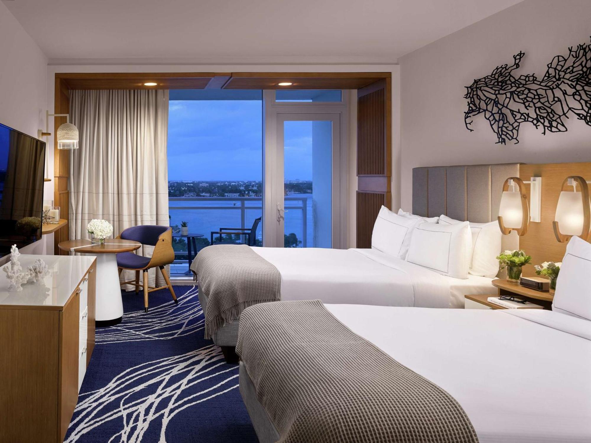 Two Double Rooms with Balcony and Cruise Port View